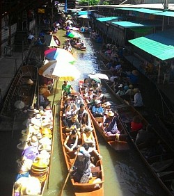 Damnoen Saduak Floating market